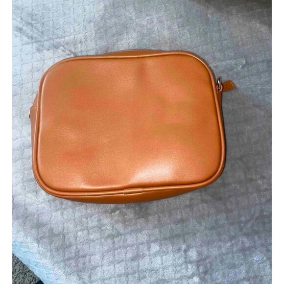 Carry on - Picture 3 of 3